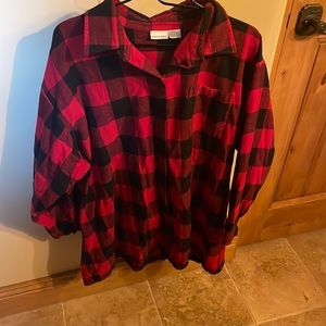 Newport News red and black button up shirt sized 3x